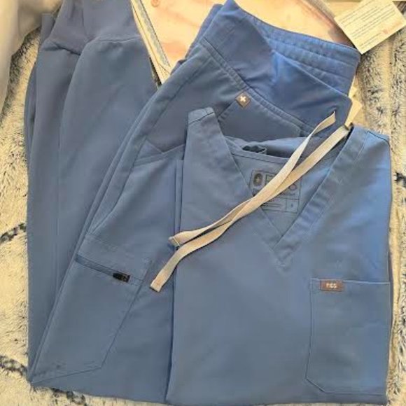 Figs Tops - FIGS Womens Scrub Set. **CEIL BLUE**. Please read description for sizes